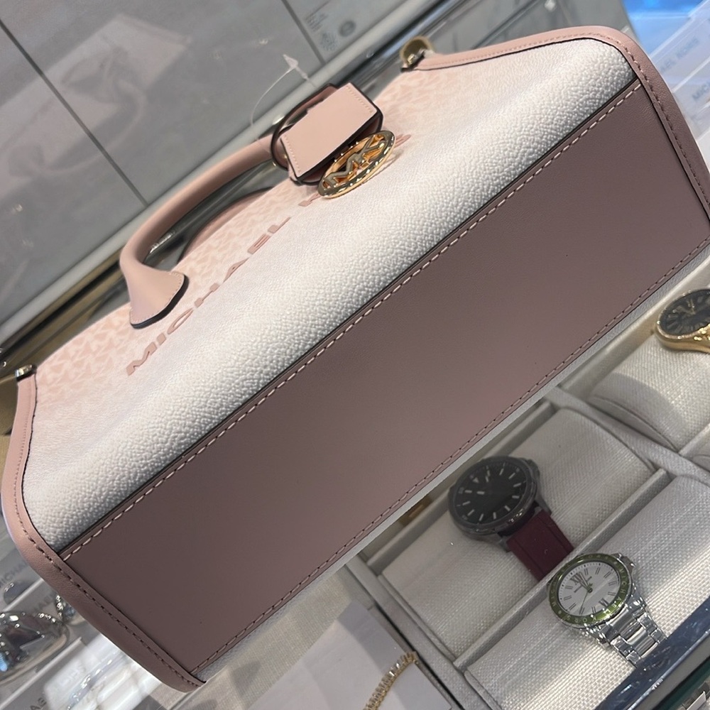 MICHAEL KORS Mirella Sm Ombré Signature Logo Crossbody SM SHOPPER TZ XBODY
Powde - Picture 5 of 16